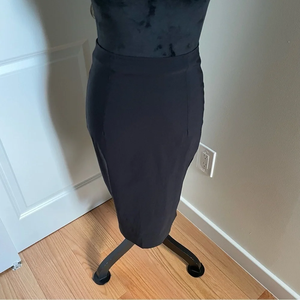 Avenue Montaigue Black Stella Skirt Pencil Pull On Elastic Viscose EUC Size 2